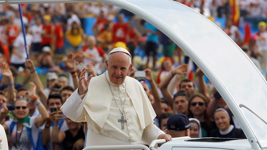 Papa poručio mladima da grade mostove prijateljstva