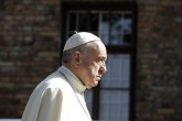 Papa u Aušvicu, molitva u tišini za ubijene