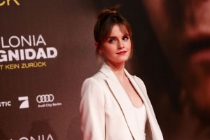Perfekcija u belom: Emma Watson u savršenom izdanju na premijeri filma