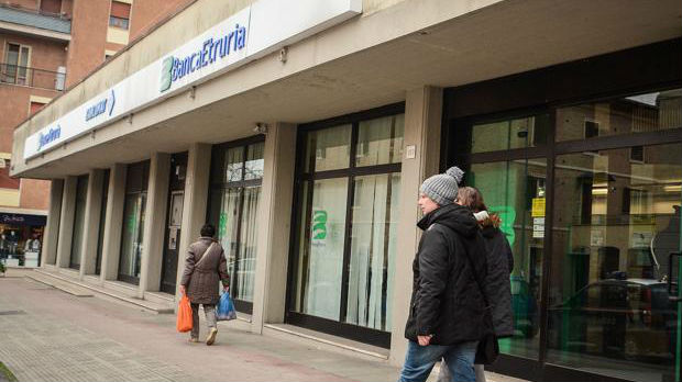 Peruđa, pronađena bomba ispred banke
