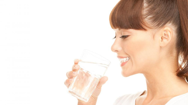Pet razloga zbog kojih ćete ujutru piti čašu tople vode