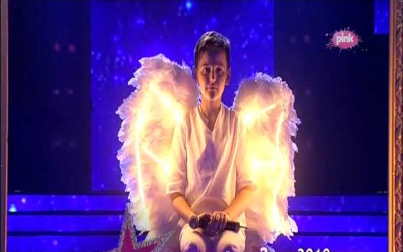 Pinkove zvezdice: Marko Bošnjak kao anđeo na sceni! VIDEO