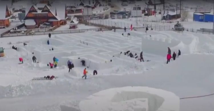 Pogledajte najveći snežni lavirint na svetu (video)