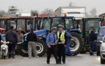 Poljoprivrednici blokirani, očekuju pregovore