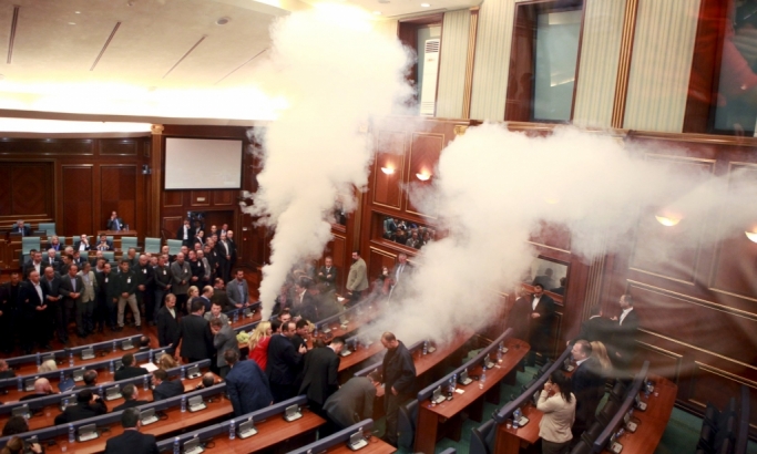 Ponovo suzavac u kosovskom parlamentu
