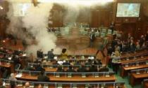 Ponovo suzavac u kosovskom parlamentu, Deda poziva na referendum o ZSO