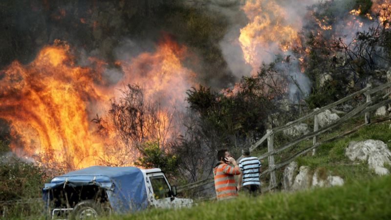 Požar u Španiji na više od 1.000 hektara, pozvana vojska