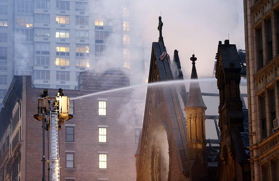 Požar u crkvi:Čeka se zvanično, ali terorizam nije