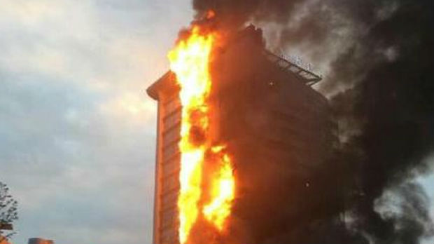 Požar zahvatio višespratni hotel u Kini