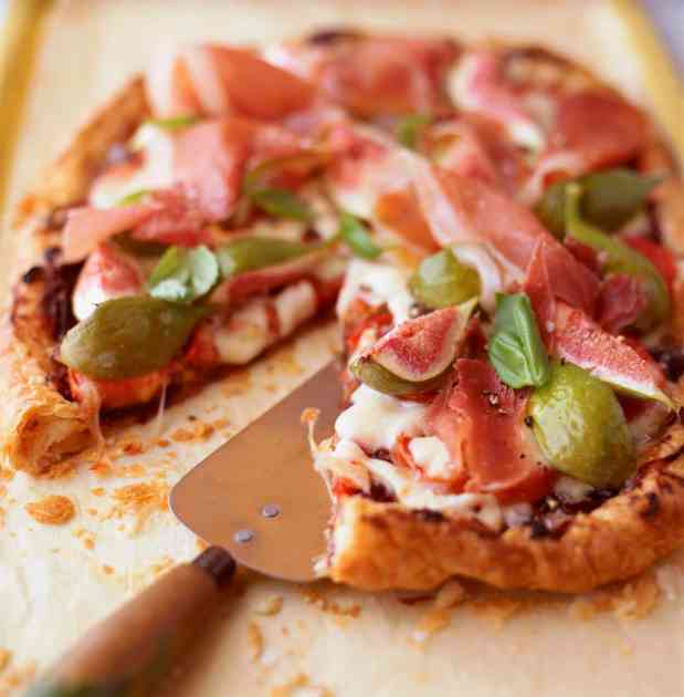 Pravi letnji ručak: Pica sa svežim paradajzom
