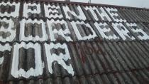 Privedeni aktivisti zbog grafita dobrodošlice izbjeglicama