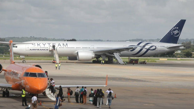 Pronađena bomba u avionu Er Fransa, putnici evakuisani