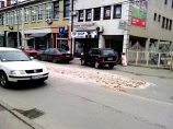 Prosuti šut i cigla usporavaju saobraćaj u centru Leskovca