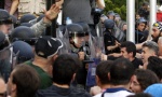 Protesti u više makedonskih gradova, kordon policije zaustavio demonstrante ispred Sobranija (VIDEO)