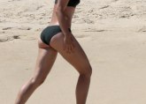 Prve slike nakon doping skandala: Marija Šarapova uživa na plaži sa slavnom voditeljkom