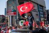 Prvi neuspeh posle četiri puča, Erdogana spasio narod
