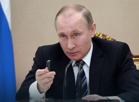 Putin: Cenama nafte diriguju ekonomski i spekulativni faktori
