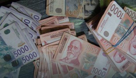 RAST ZA SEDAM ODSTO Prosečna plata u aprilu 49.249 dinara