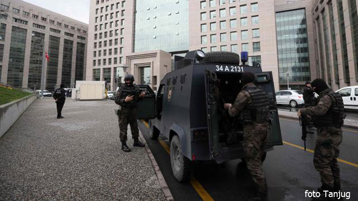 Racije u Istanbulu-osam privedeno, 1.000 lažnih pasoša