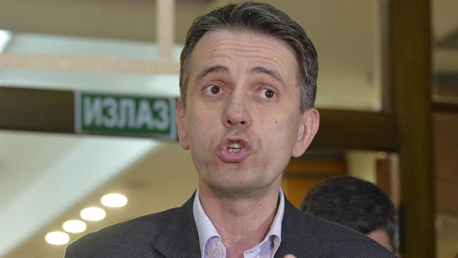 Radulović podneo prijavu: Aktivisti SNS na biračkim mestima