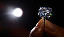 Redak plavi dijamant prodat za 48,5 miliona dolara