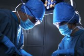 Religijama nije mesto u operacionoj sali: Hirurg pod istragom jer je rekao kolegi da skine maramu