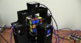 Robot koji rešava Rubikovu kocku za sekundu