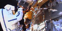 Rusi astronauti u svemirskoj šetnji