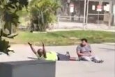SAD: Policajac upucao crnca iako je držao ruke uvis VIDEO