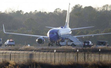 SKANDAL U AVIONU: Stjuardese se potukle zbog posla, avion morao da sleti