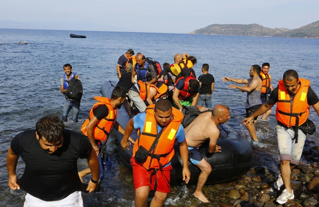 SKANDALOZNO Turci izbeglicama prodavali neispravne prsluke