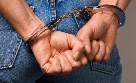 SKRIVAO SE U KRALJEVU: Muškarac uhapšen zbog pljačke putnika na proputovanju kroz Inđiju