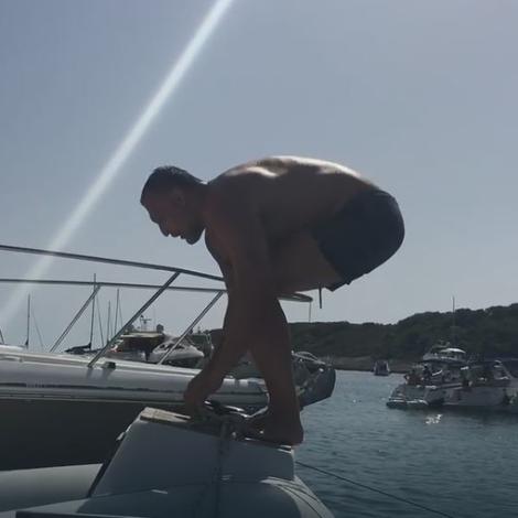 SKRIVENI TALENAT Ovako Čeda Jovanović skače u vodu
