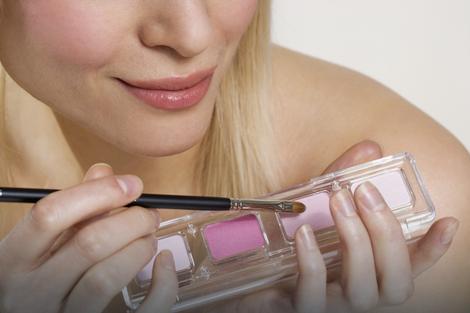 SRBIJA DEPONIJA EVROPE Uvozimo škart
kozmetiku iz EU