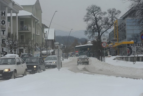 STIGLI LEDENI DANI: Sneg već pravi problem, otežan saobraćaj kod Niša