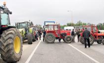 ŠTRAJKUJU TRAKTORIMA: Poljoprivrednici u pet do 12 stižu u Beograd
