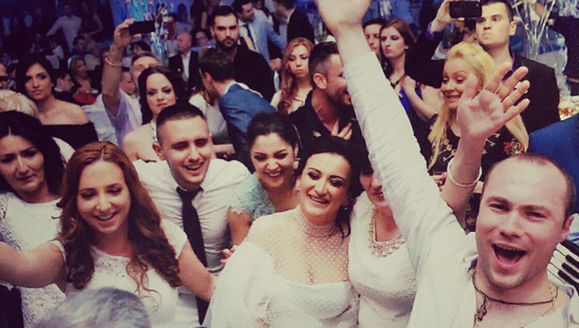 SVE PRŠTALO OD LUKSUZA: Pogledajte kako su se poznati provodili na svadbi “Zvezde Granda”! (FOTO) (VIDEO)