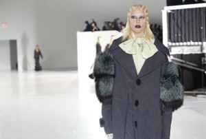 Sada i model: Lady Gaga iznenadila uvrnutim izdanjem na Fashion Weeku