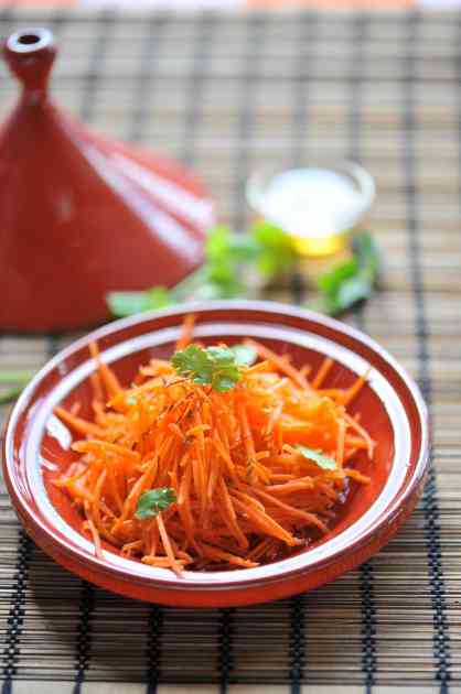 Samo lagano: Salata sa šargarepom, susamom i bademom (RECEPT)