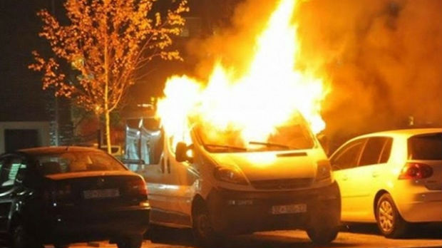 Samoopredeljenje u akciji, zapaljena službena vozila na Kosovu