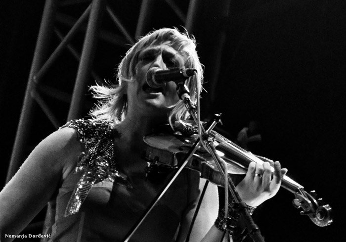 Sarah Neufeld (Arcade Fire) predstavila još jedan singl sa nove solo ploče