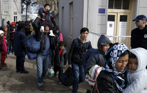 Šid: Izbeglice krenule peške ka auto-putu i Hrvatskoj