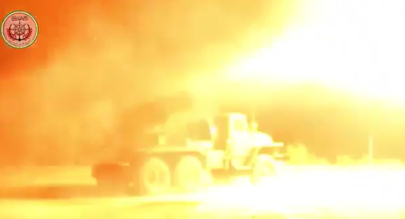 Sirijski mudžahidi tuku Asadovu vojsku višecijevnim lanserima koje su zarobili u Halepu (VIDEO)