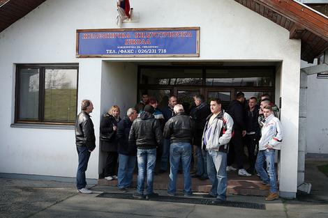 Smederevska škola zatvorena, roditeljima i đacima zabranjen protest