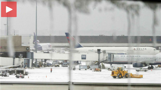 Snežna oluja u SAD, otkazuju se letovi, rafovi u prodavnicama prazni