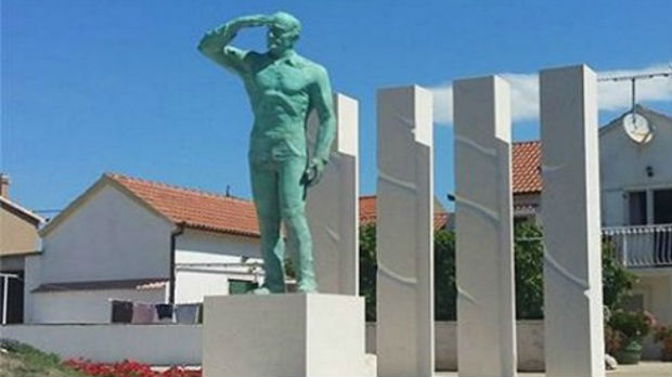 Spomenik ustaškom teroristi Barešiću kod Pakoštana
