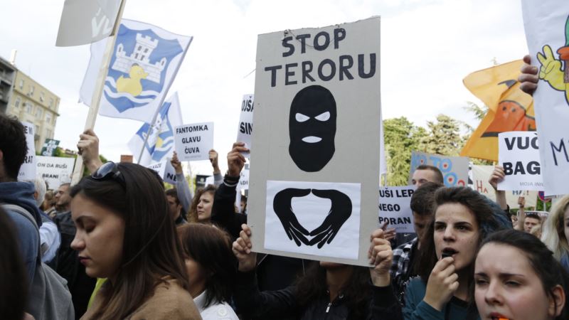Sprema li se građanski front u Srbiji?