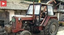Stari traktori - opasnost na drumu