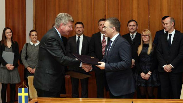 Stefanović i Asp potpisali sporazume vredne devet miliona evra