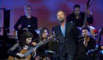 Sting i Kejt Peri na koncertu o meditaciji